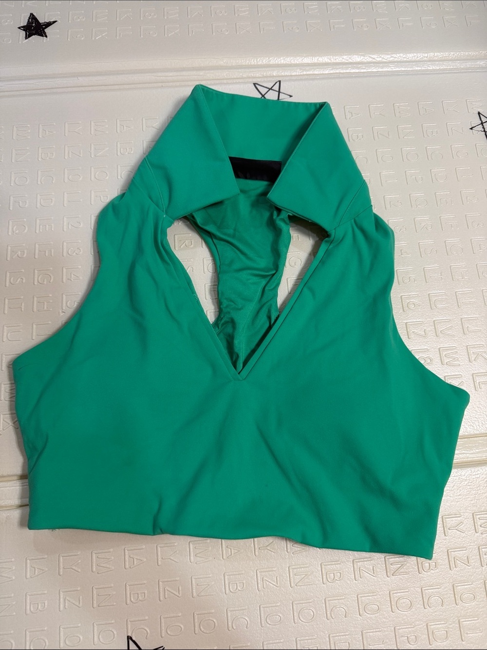 Sleeveless Collared V-Neck Crop Camisole — Emerald Green